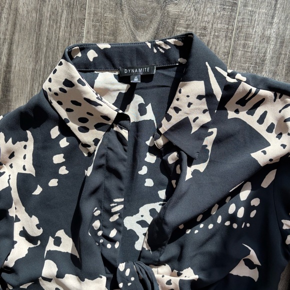 Dynamite Monochrome Patterned Blouse - Picture 3 of 3